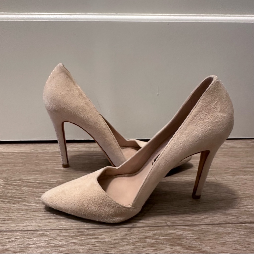 Alice + Olivia Cream Pointed-Toe Heels